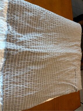 Queen/Full Duvet and 2 White Quilted Pillow Cases and 1 Light Gray Sham